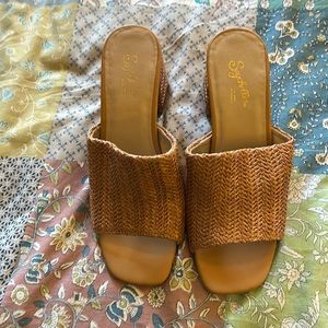 NWOT SEYCHELLES heels size 7.5